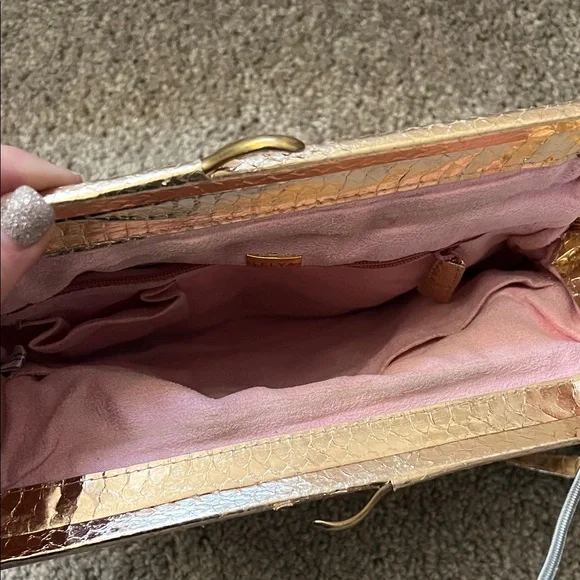 Luxurious Gold metallic Textured Clutch bag with Chain Strap - Picture 4 of 4